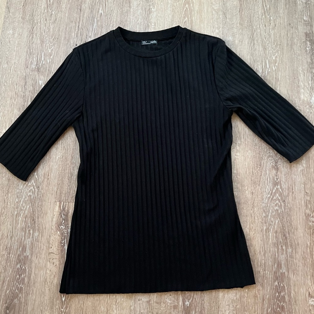 Half sleeve black top